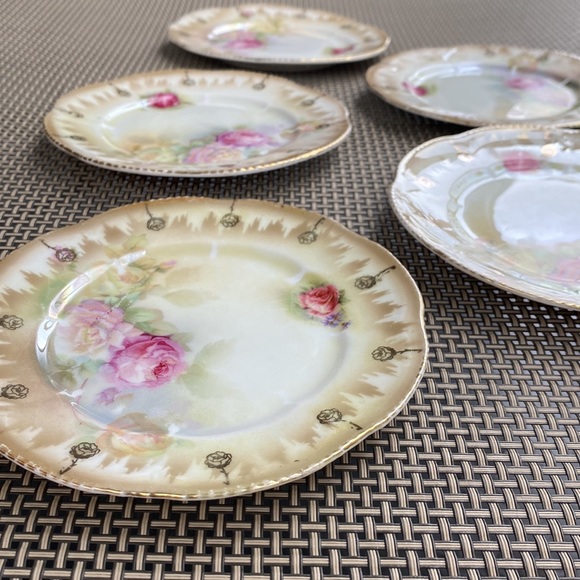 Vintage made in Germany roses ceramic plates. Small plates. 6". - Picture 12 of 16